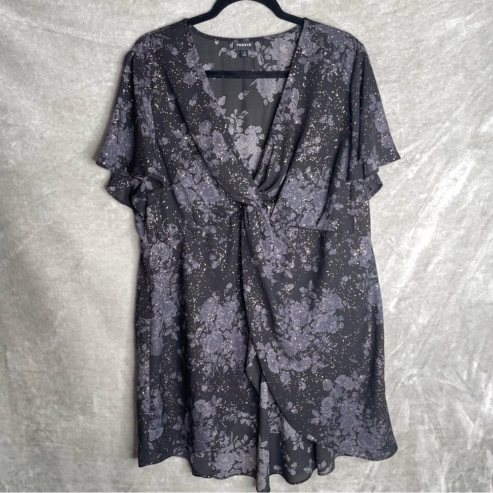 Torrid Faux Wrap Faux-Sleeve Tunic Top Black Floral Pink Sparkle Hi-Lo Size 2